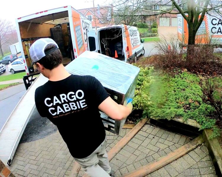 TORONTO MOVERS CARGO CABBIE MOVING & STORAGE home move